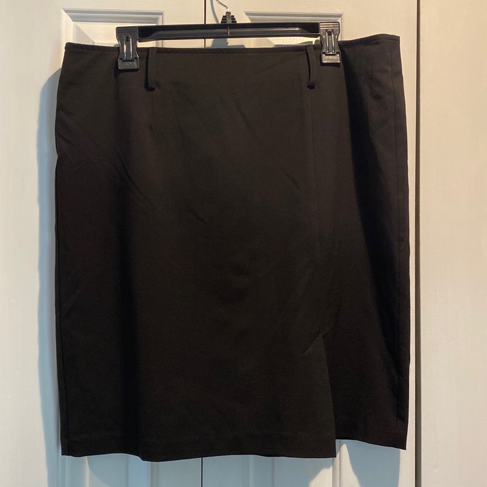 New Directions Size 14 Black Skirt